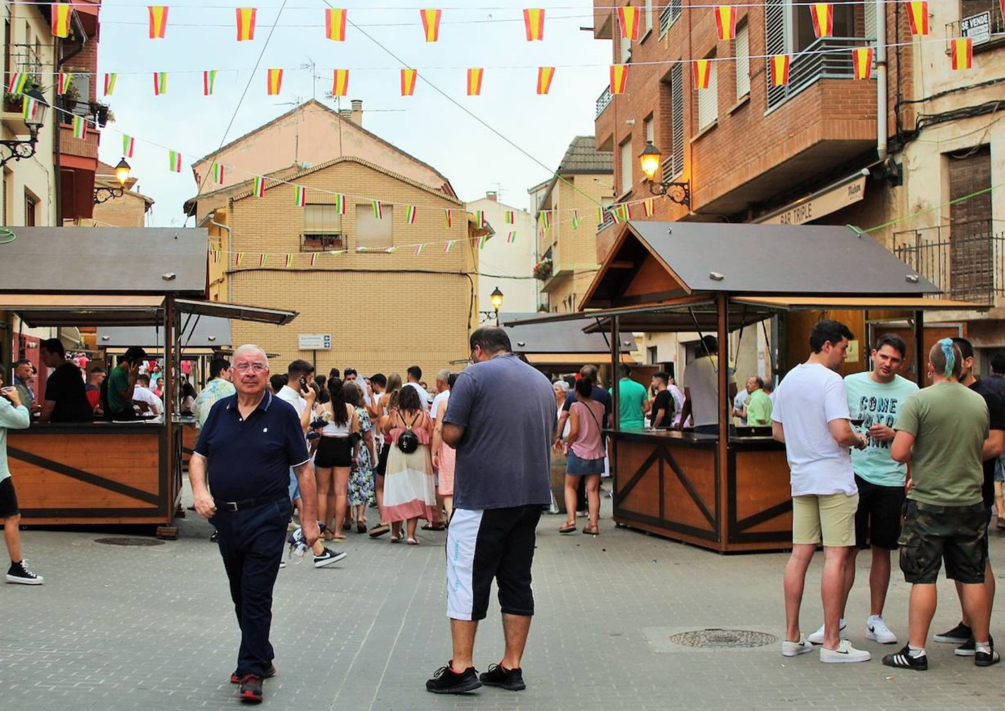 Mercado con casetas de madera de Pliégalo Mercado con casetas de madera de Pliégalo